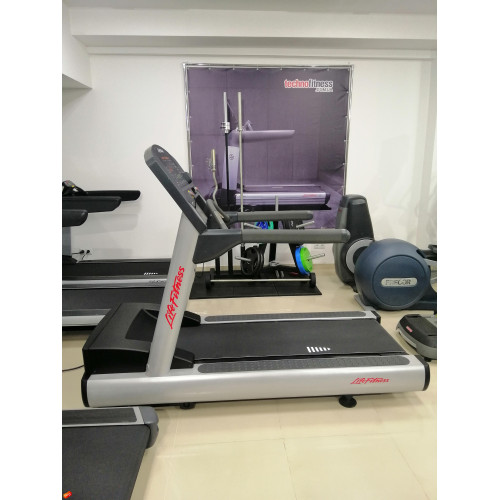 Беговая дорожка  Life Fitness CLST (Б/У) - фото №5